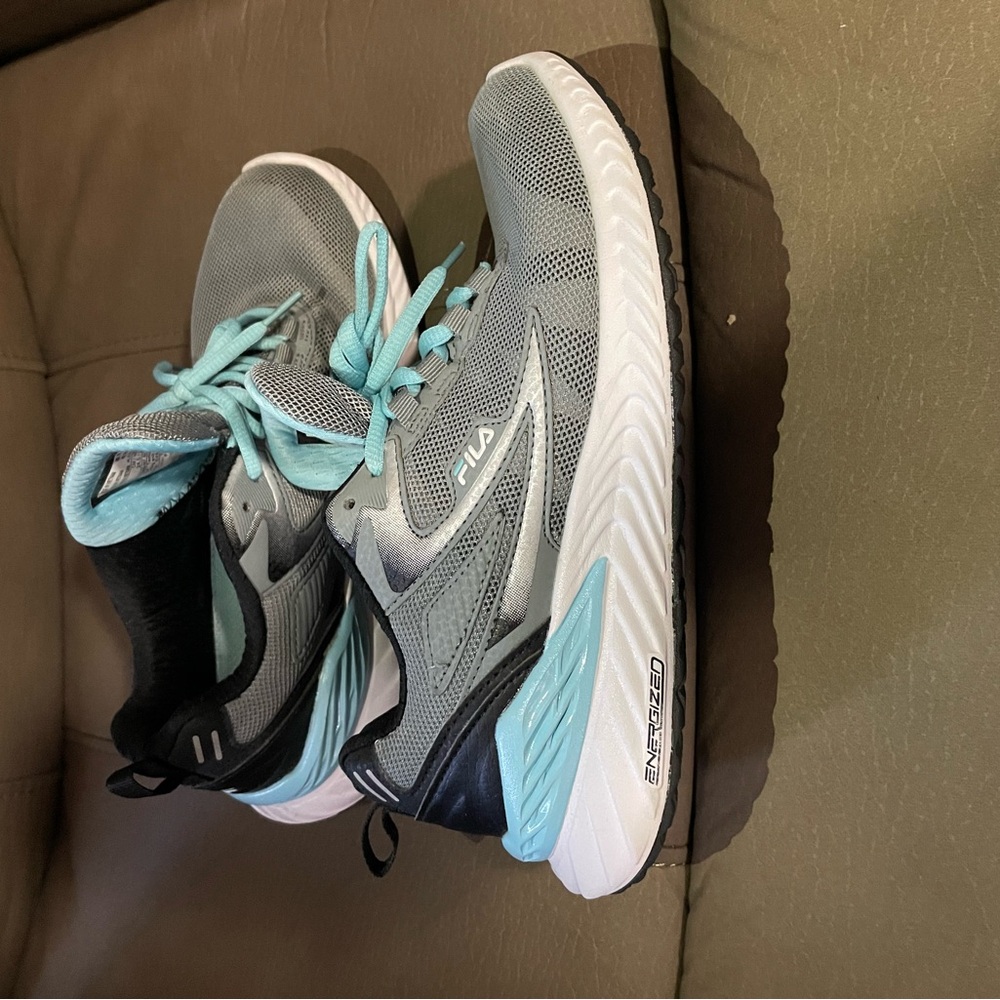 Women’s Fila size 7 1/2 used sneakers